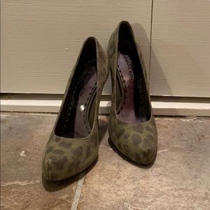 🎉HP🎉 Gianni Bini Leopard Print Heels